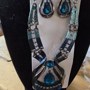 NEW Turquoise & Silver necklace/earrings set